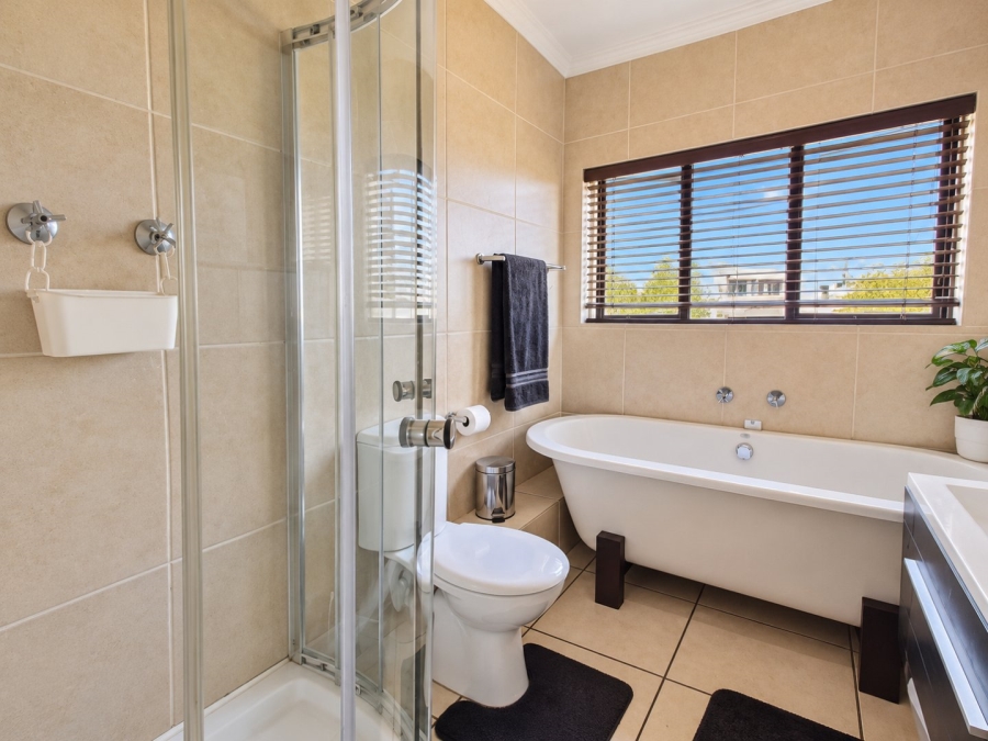 2 Bedroom Property for Sale in Greenstone Hill Gauteng