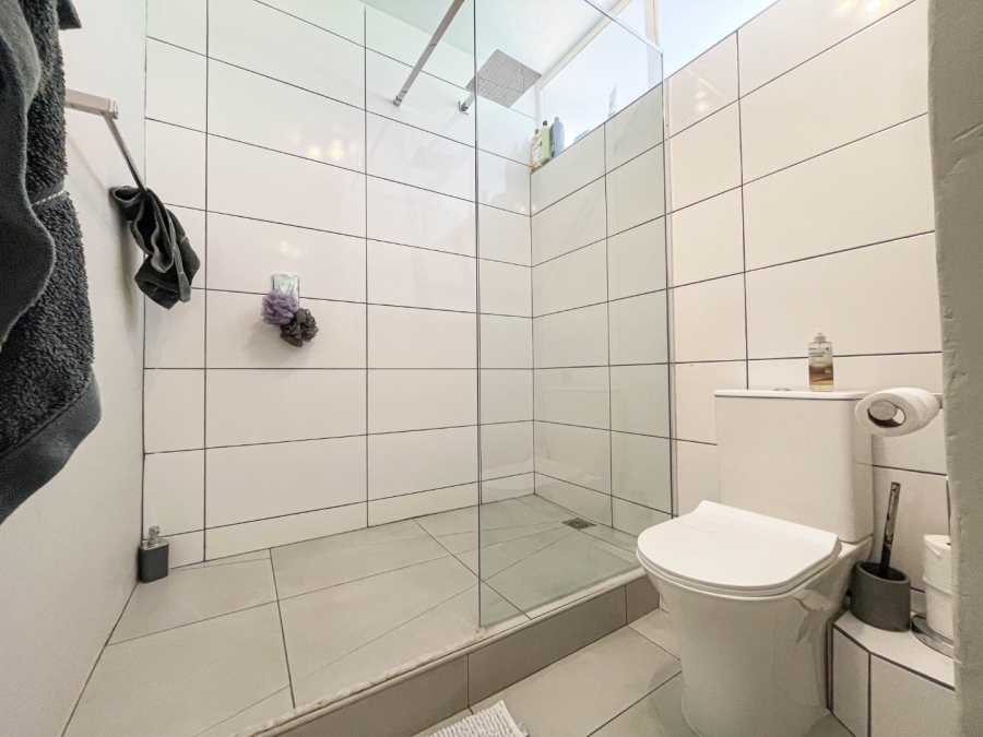To Let 1 Bedroom Property for Rent in Benmore Gardens Gauteng