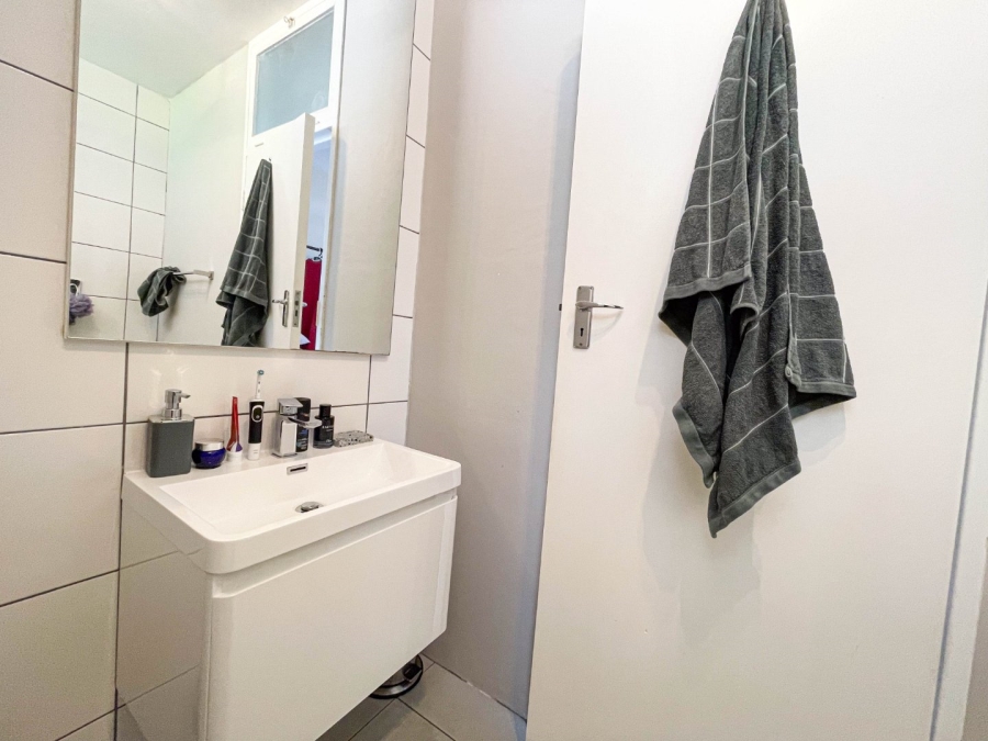 To Let 1 Bedroom Property for Rent in Benmore Gardens Gauteng