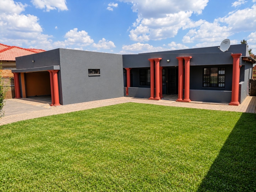 3 Bedroom Property for Sale in Lenasia South Gauteng