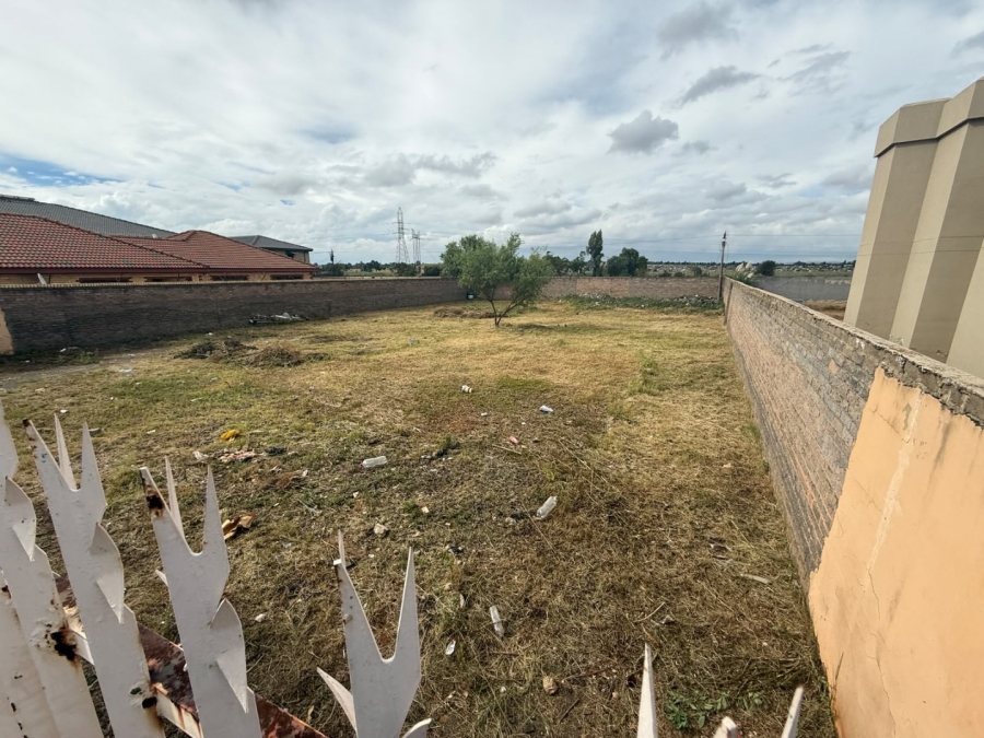 Commercial Property for Sale in Lenasia Ext 13 Gauteng