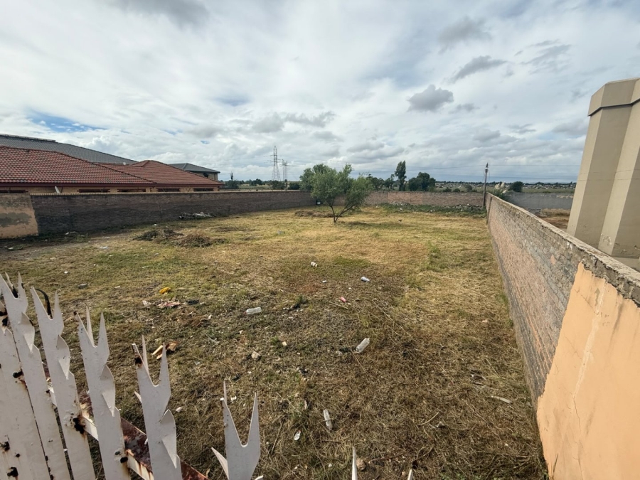 Commercial Property for Sale in Lenasia Ext 13 Gauteng