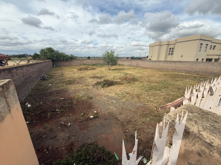 Commercial Property for Sale in Lenasia Ext 13 Gauteng