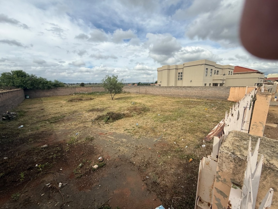 Commercial Property for Sale in Lenasia Ext 13 Gauteng
