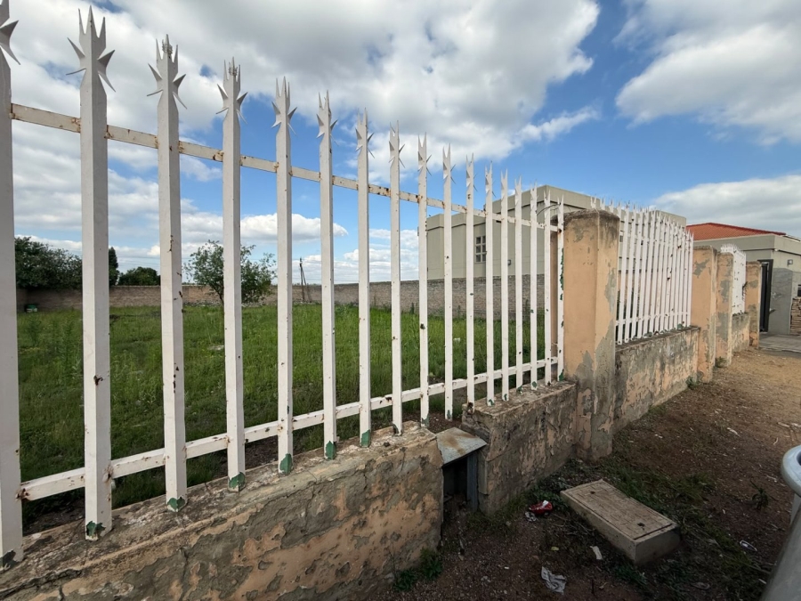 Commercial Property for Sale in Lenasia Ext 13 Gauteng