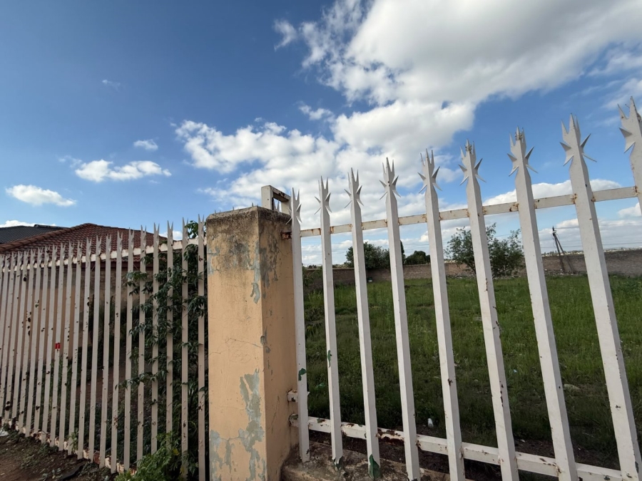Commercial Property for Sale in Lenasia Ext 13 Gauteng