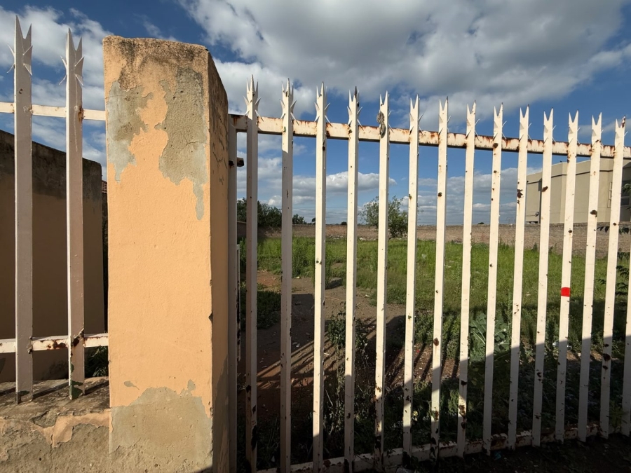 Commercial Property for Sale in Lenasia Ext 13 Gauteng