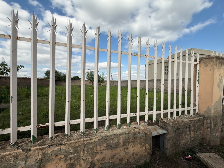 Commercial Property for Sale in Lenasia Ext 13 Gauteng