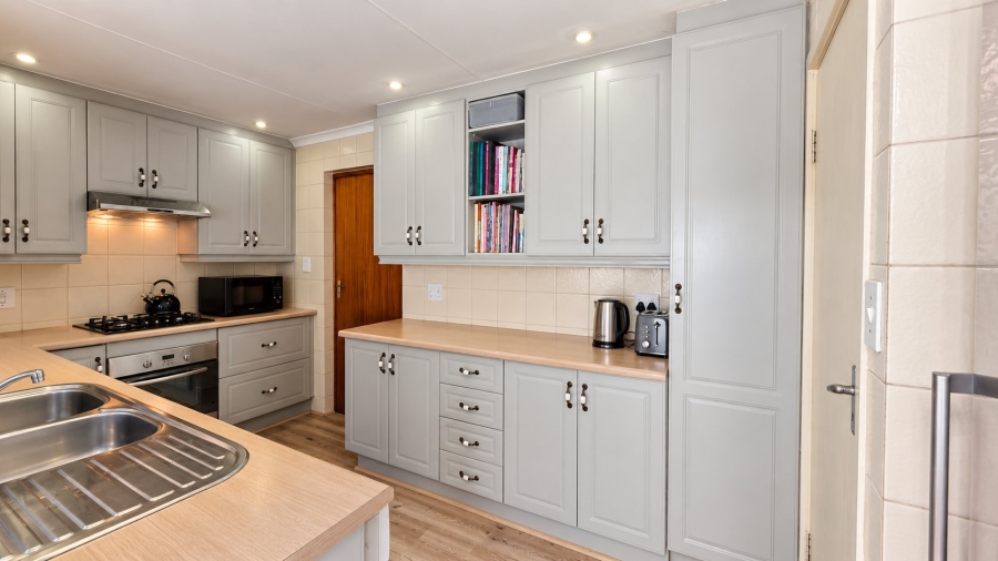2 Bedroom Property for Sale in Lonehill Gauteng