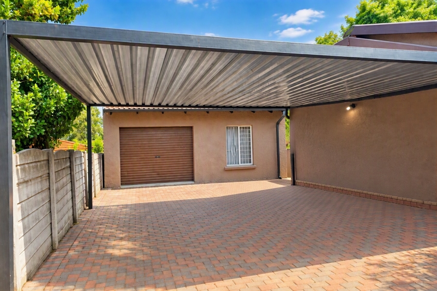 3 Bedroom Property for Sale in Vorna Valley Gauteng