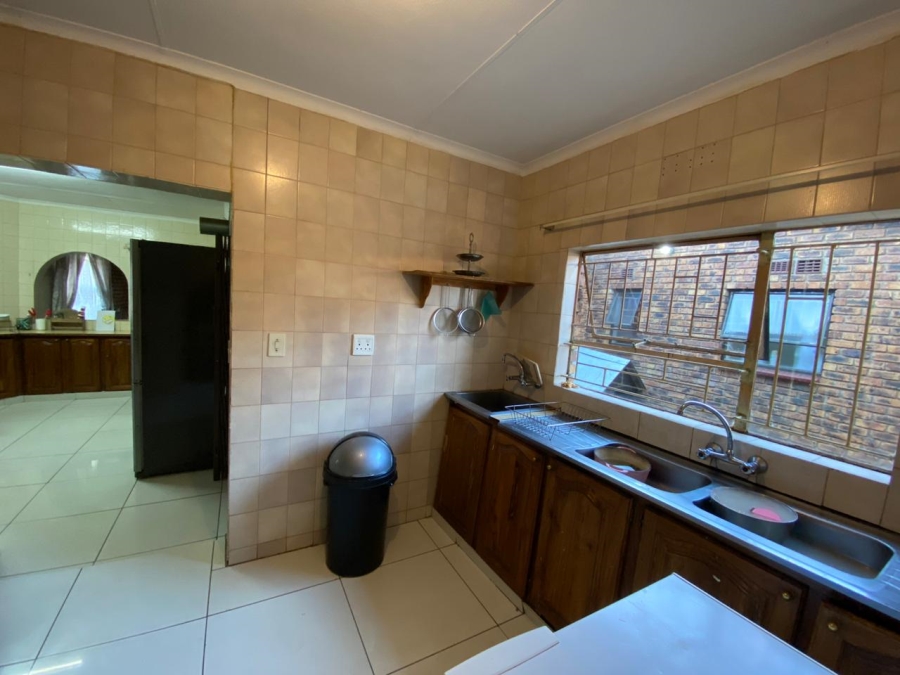 4 Bedroom Property for Sale in Crystal Park Gauteng