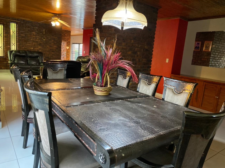 4 Bedroom Property for Sale in Crystal Park Gauteng