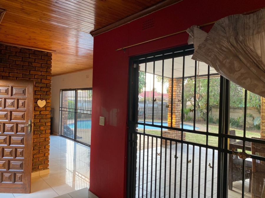4 Bedroom Property for Sale in Crystal Park Gauteng