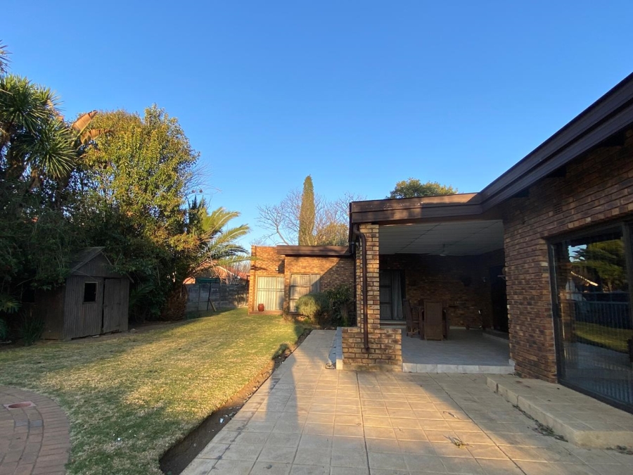 4 Bedroom Property for Sale in Crystal Park Gauteng