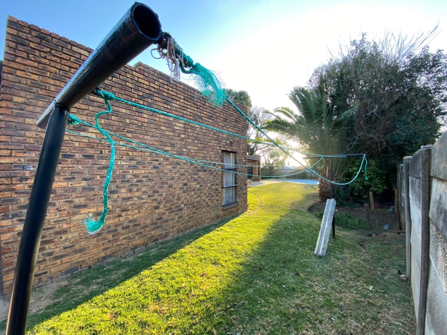4 Bedroom Property for Sale in Crystal Park Gauteng