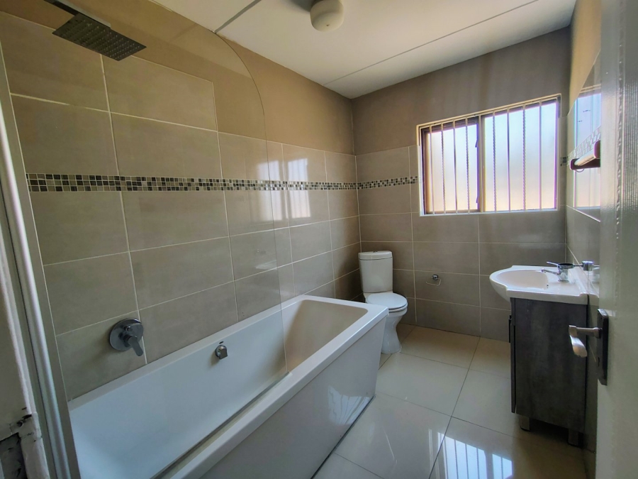 3 Bedroom Property for Sale in Halfway Gardens Gauteng
