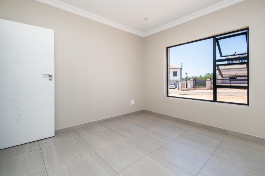 5 Bedroom Property for Sale in Pretoria North Gauteng