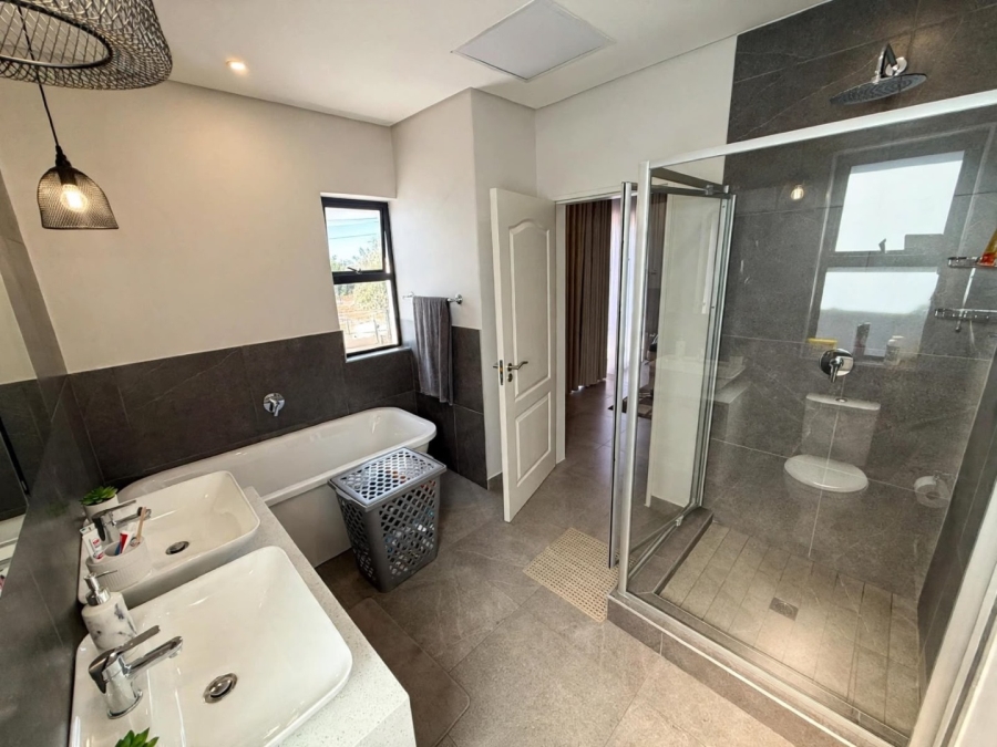 5 Bedroom Property for Sale in Pretoria North Gauteng
