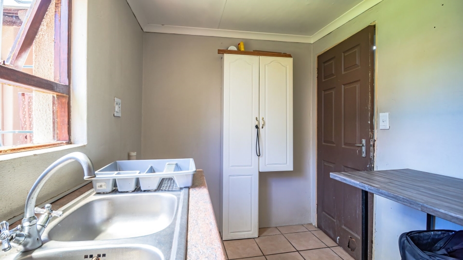 6 Bedroom Property for Sale in Sharon Park Gauteng