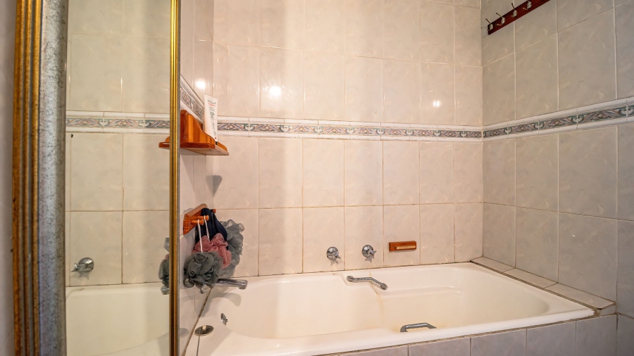 6 Bedroom Property for Sale in Sharon Park Gauteng
