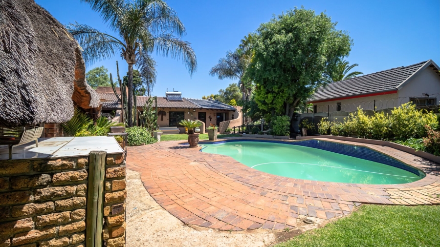 6 Bedroom Property for Sale in Sharon Park Gauteng