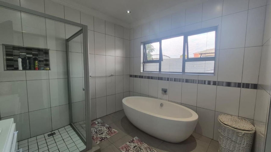 3 Bedroom Property for Sale in Raslouw Glen Gauteng