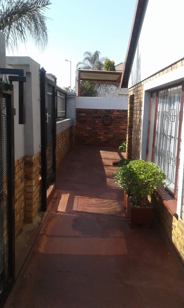  Bedroom Property for Sale in Mamelodi East Gauteng