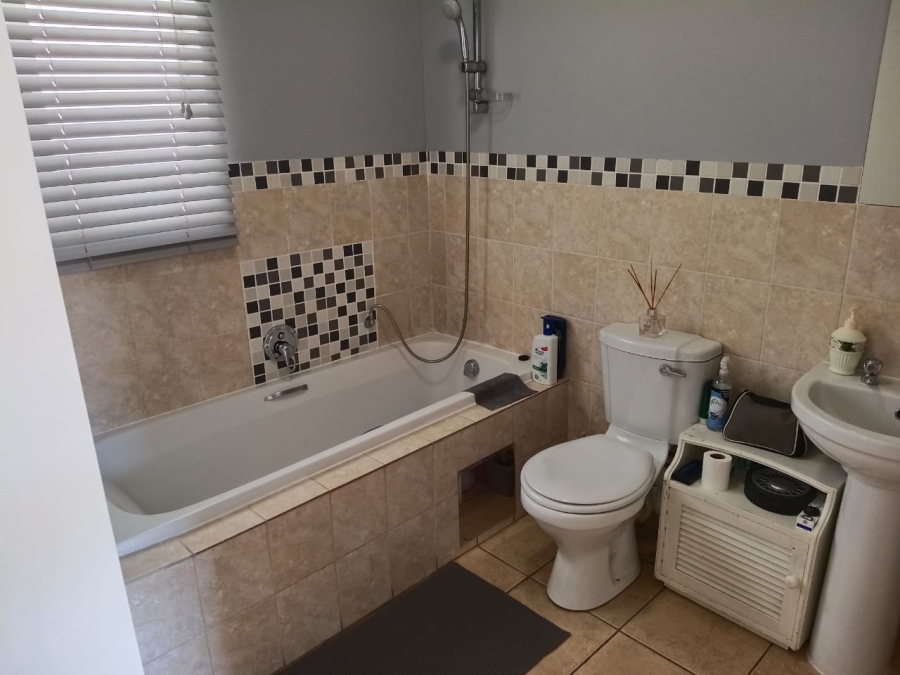 1 Bedroom Property for Sale in Rietfontein SH Gauteng