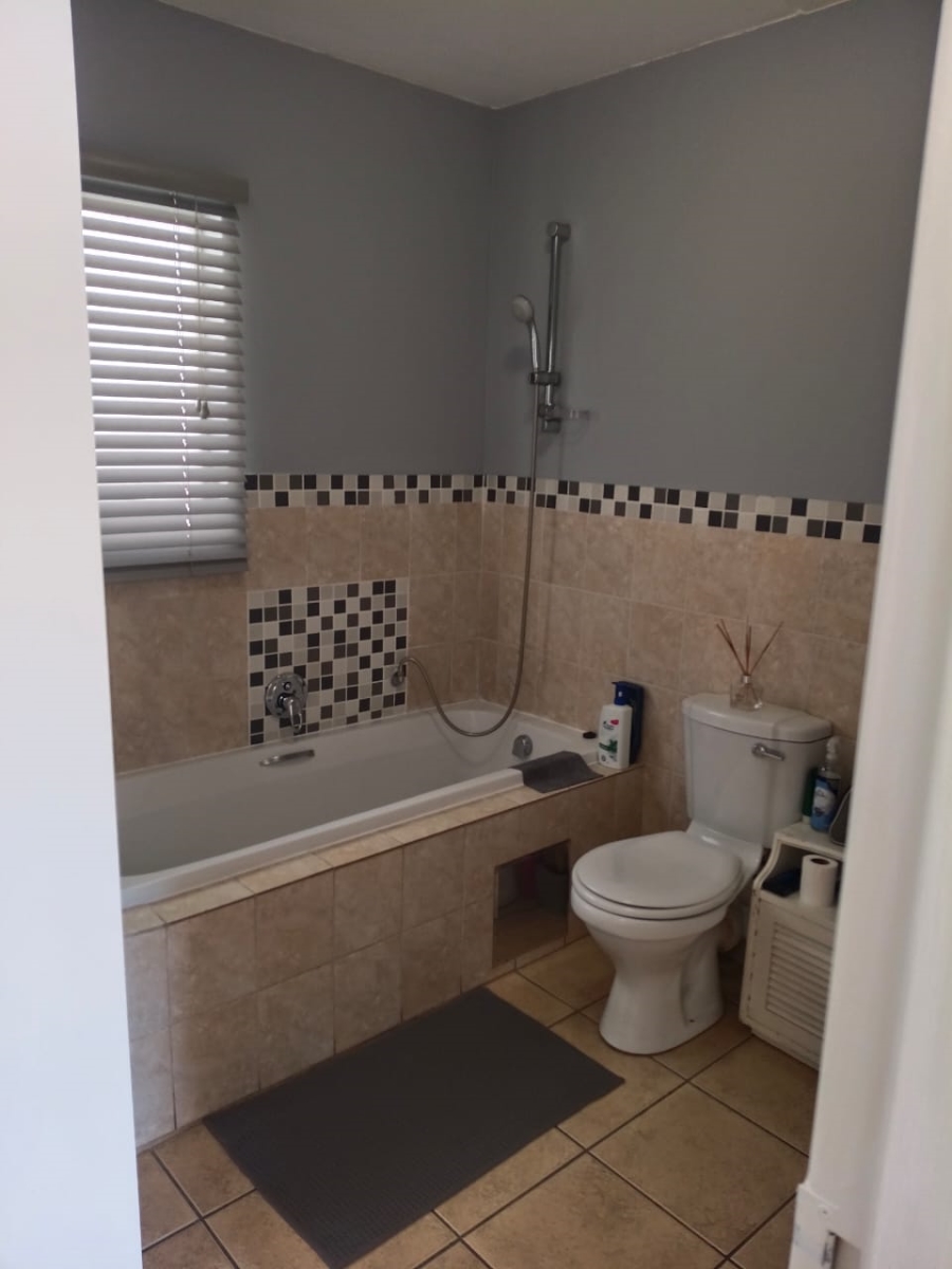 1 Bedroom Property for Sale in Rietfontein SH Gauteng