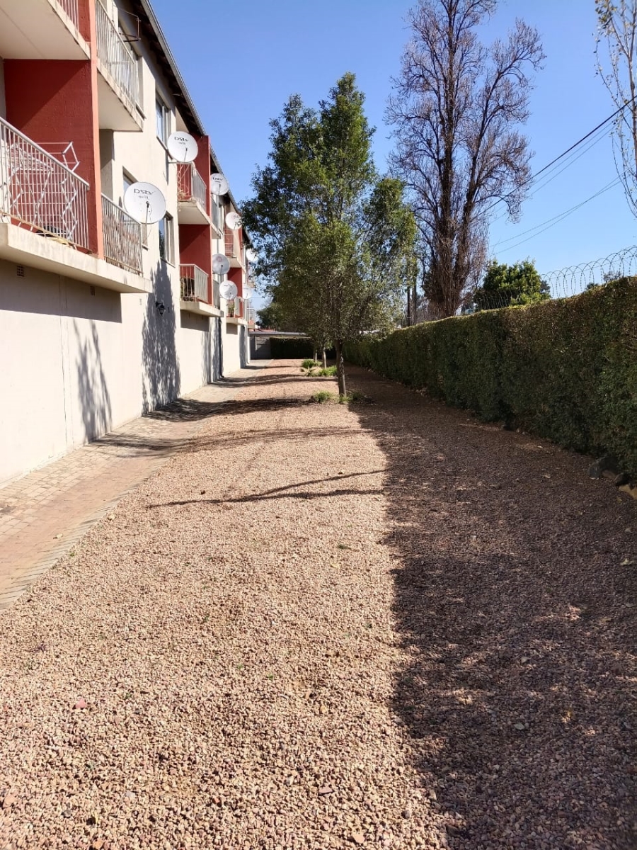 1 Bedroom Property for Sale in Rietfontein SH Gauteng