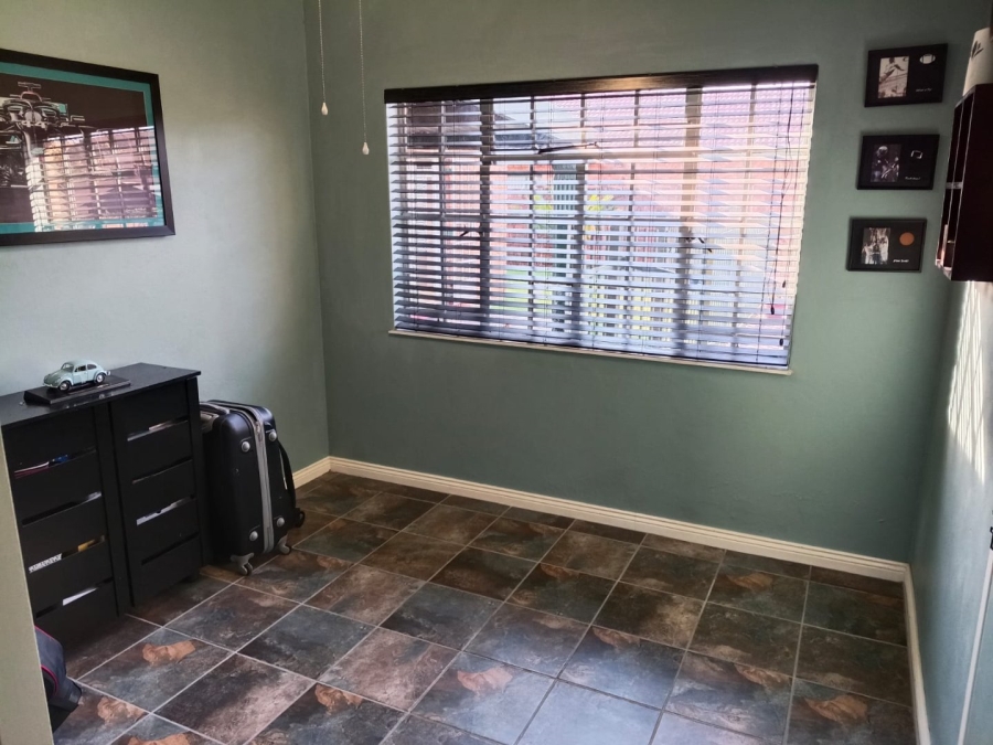 3 Bedroom Property for Sale in Dorandia Gauteng