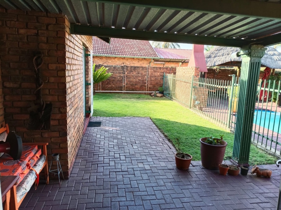3 Bedroom Property for Sale in Dorandia Gauteng