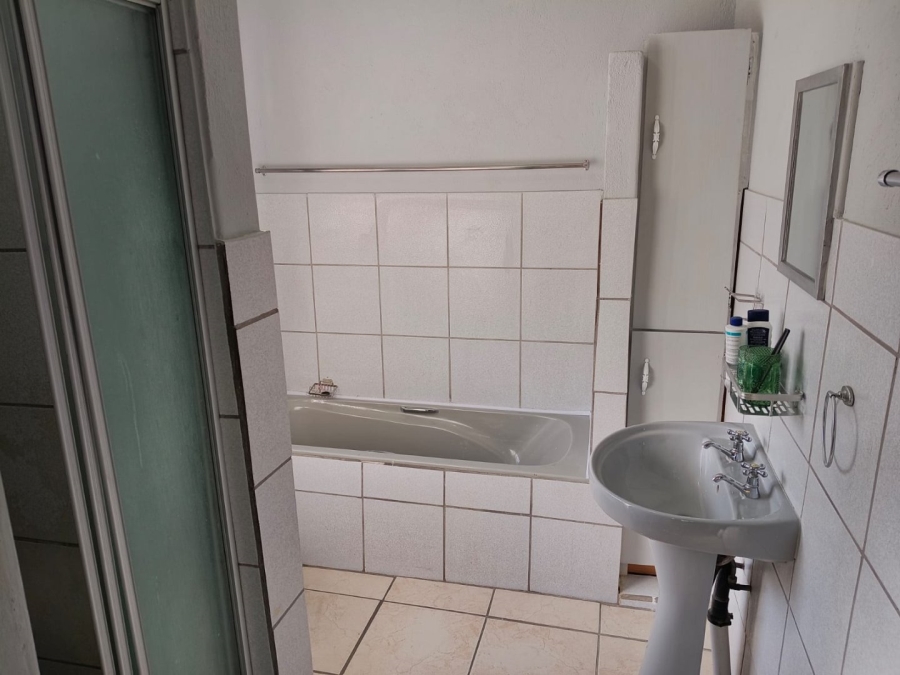 3 Bedroom Property for Sale in Dorandia Gauteng