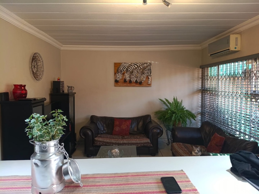 2 Bedroom Property for Sale in Dorandia Gauteng