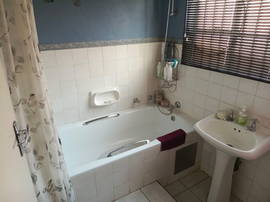 2 Bedroom Property for Sale in Dorandia Gauteng