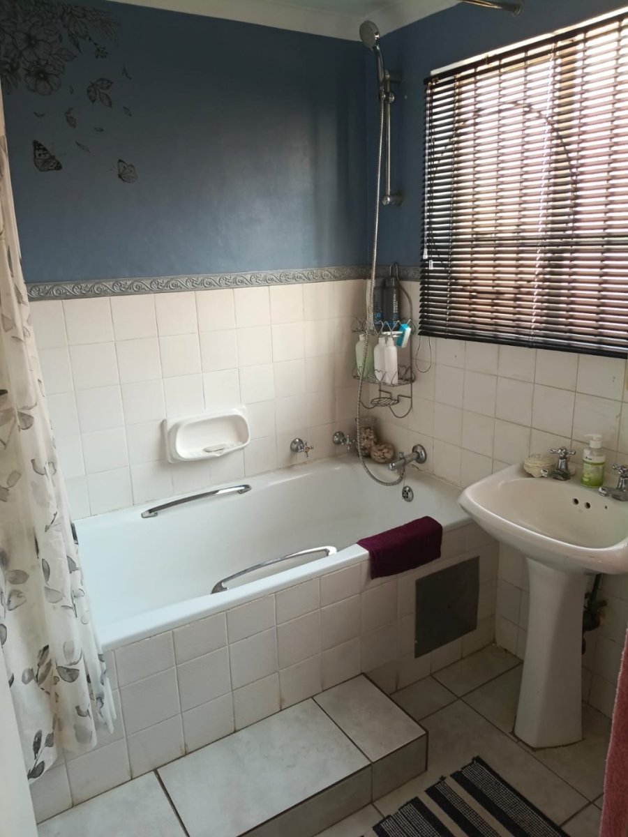 2 Bedroom Property for Sale in Dorandia Gauteng