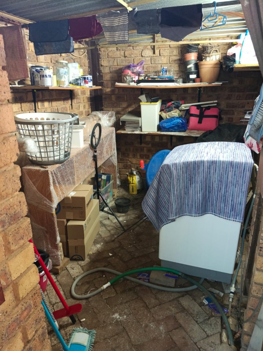 2 Bedroom Property for Sale in Dorandia Gauteng