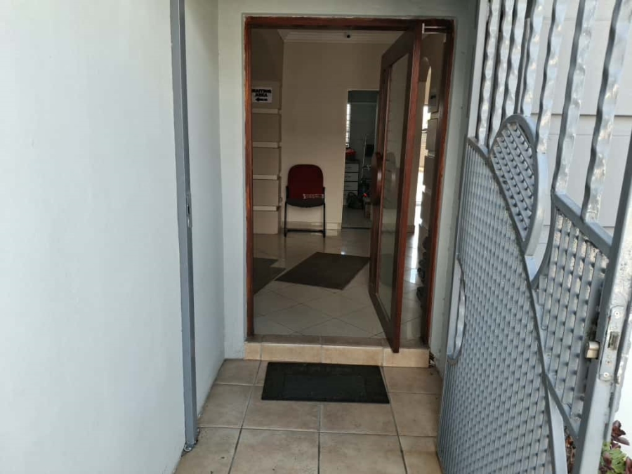 5 Bedroom Property for Sale in Robertsham Gauteng