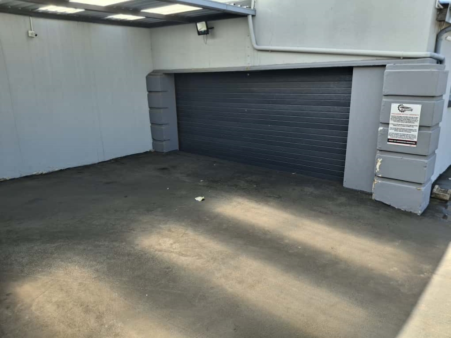 5 Bedroom Property for Sale in Robertsham Gauteng