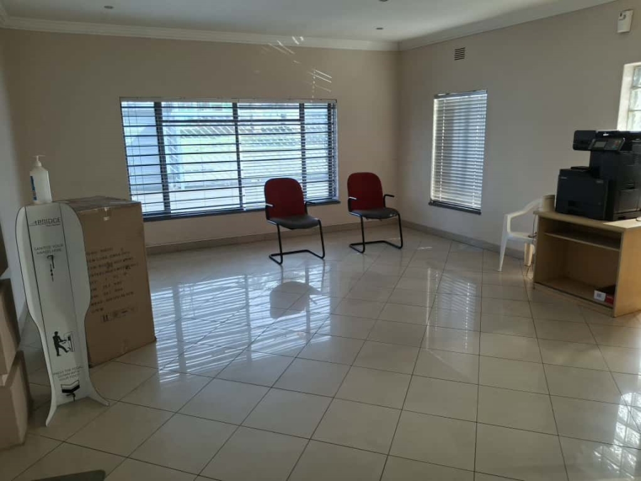 5 Bedroom Property for Sale in Robertsham Gauteng