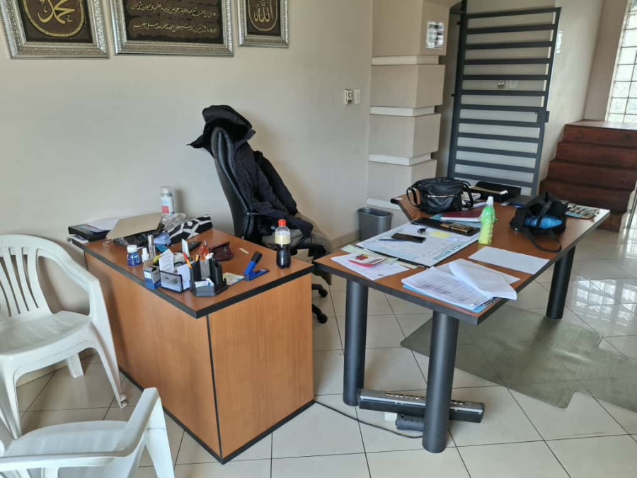 5 Bedroom Property for Sale in Robertsham Gauteng