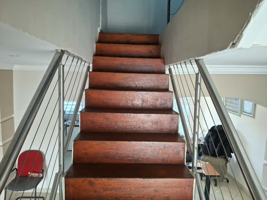 5 Bedroom Property for Sale in Robertsham Gauteng