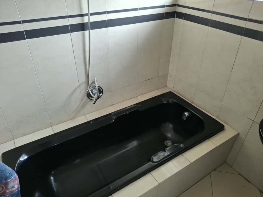 5 Bedroom Property for Sale in Robertsham Gauteng