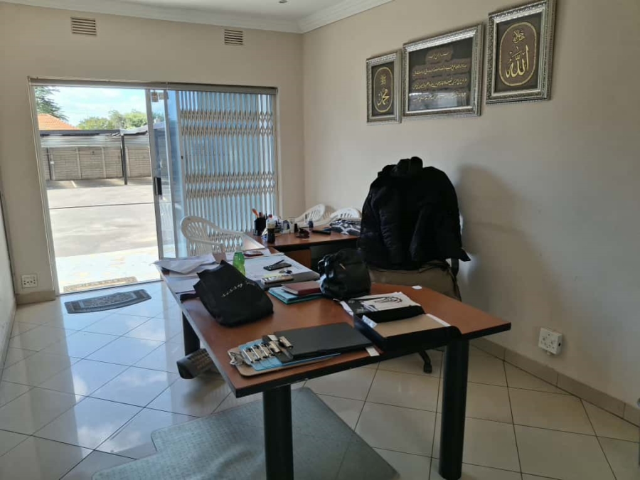5 Bedroom Property for Sale in Robertsham Gauteng