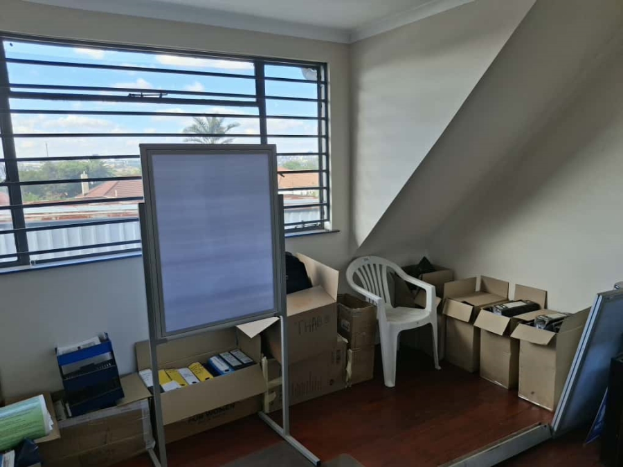 5 Bedroom Property for Sale in Robertsham Gauteng