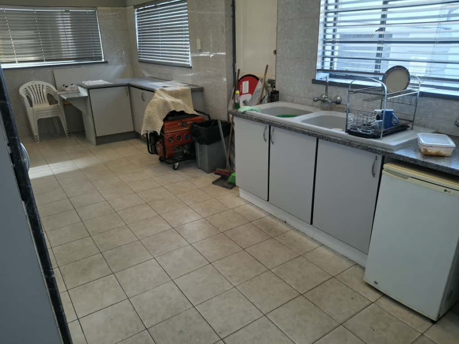 5 Bedroom Property for Sale in Robertsham Gauteng