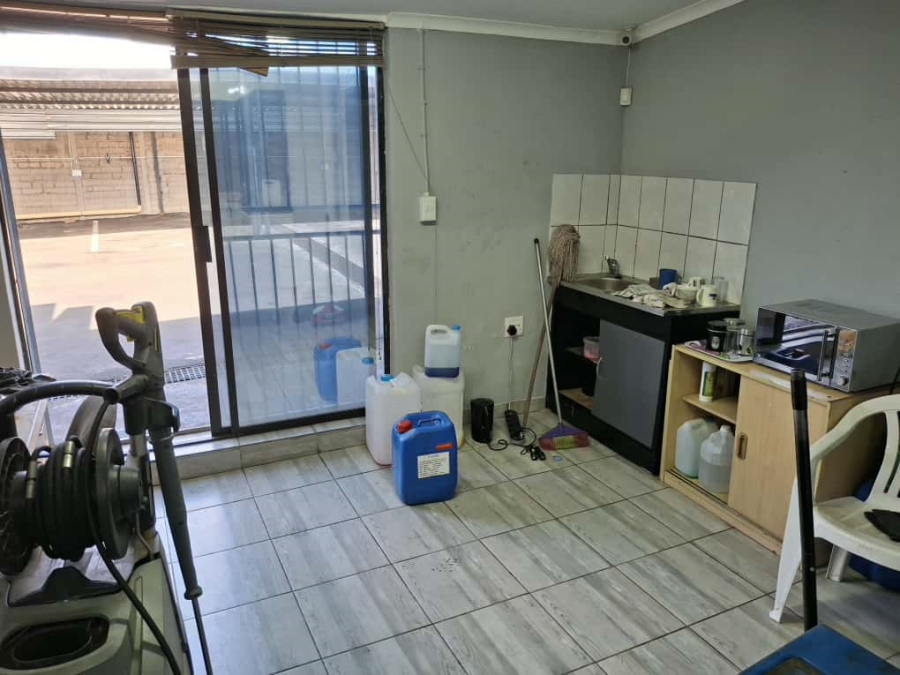 5 Bedroom Property for Sale in Robertsham Gauteng