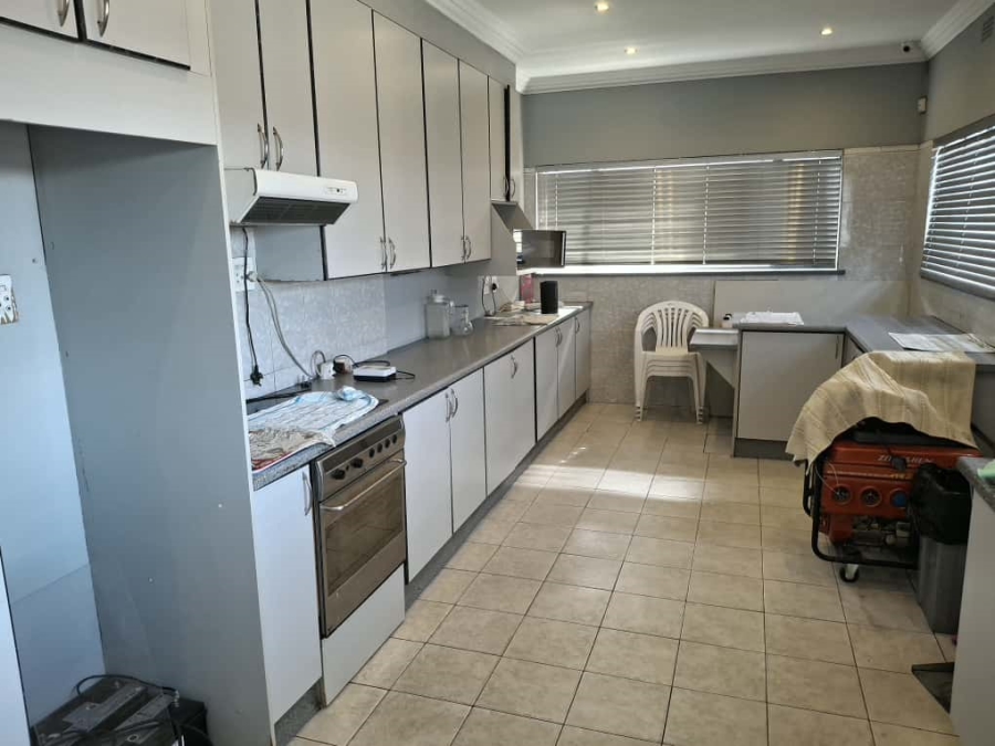 5 Bedroom Property for Sale in Robertsham Gauteng