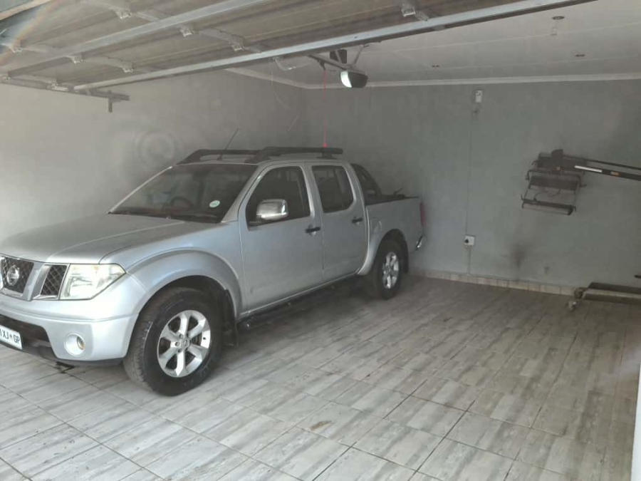 5 Bedroom Property for Sale in Robertsham Gauteng