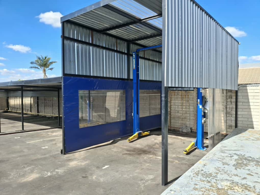 5 Bedroom Property for Sale in Robertsham Gauteng